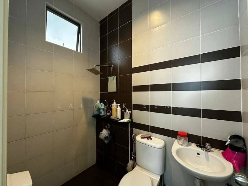 Rumah Teres 2 Tingkat untuk Dijual di Taman Seri Austin (Tebrau) - Lai Kok Seng - Bathroom - PropertyGuru.com.my