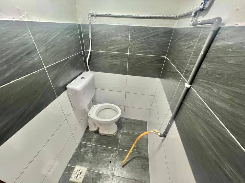 Rumah Teres 2 Tingkat untuk Dijual di Taman Intan (Kluang) - Marcus Tey - Bathroom - PropertyGuru.com.my