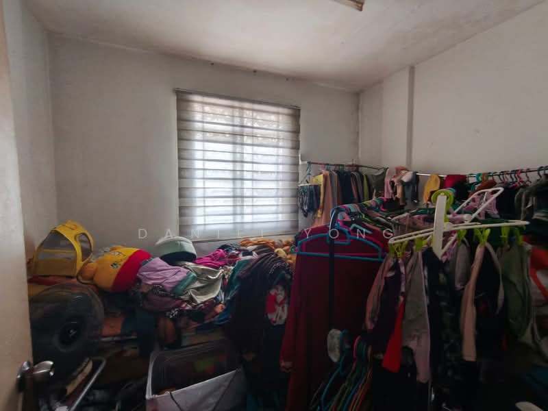 Flat for Sale at Taman Mount Austin - Daniel Yong - Bedroom - PropertyGuru.com.my
