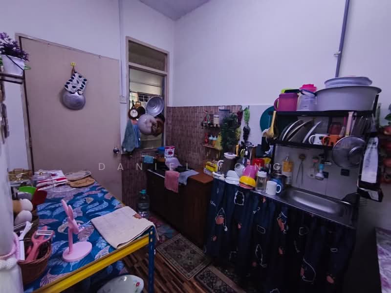 Flat for Sale at Taman Mount Austin - Daniel Yong - Kitchen - PropertyGuru.com.my