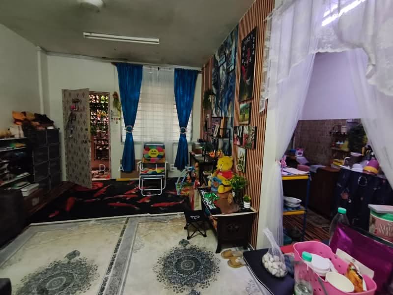 Flat for Sale at Taman Mount Austin - Daniel Yong - Living Room - PropertyGuru.com.my