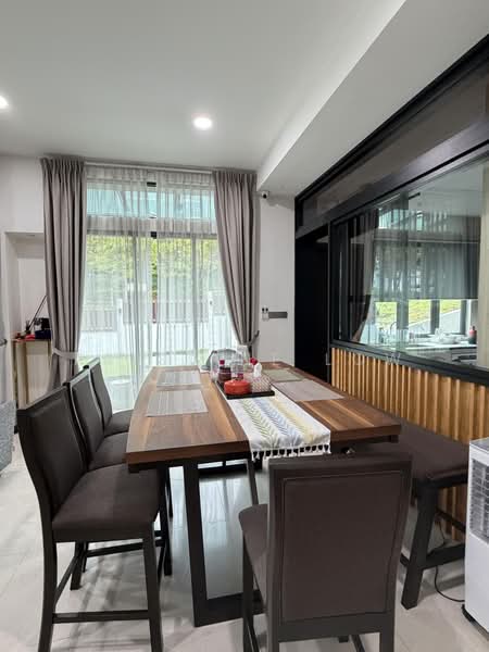 Rumah Berkembar untuk Disewa di Taman Equine (Seri Kembangan) - Pristine Low - Dining Room - PropertyGuru.com.my