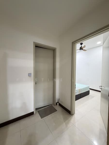 Rumah Berkembar untuk Disewa di Taman Equine (Seri Kembangan) - Pristine Low - Corridor - PropertyGuru.com.my