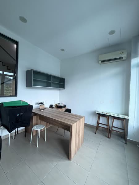 Rumah Berkembar untuk Disewa di Taman Equine (Seri Kembangan) - Pristine Low - Study - PropertyGuru.com.my
