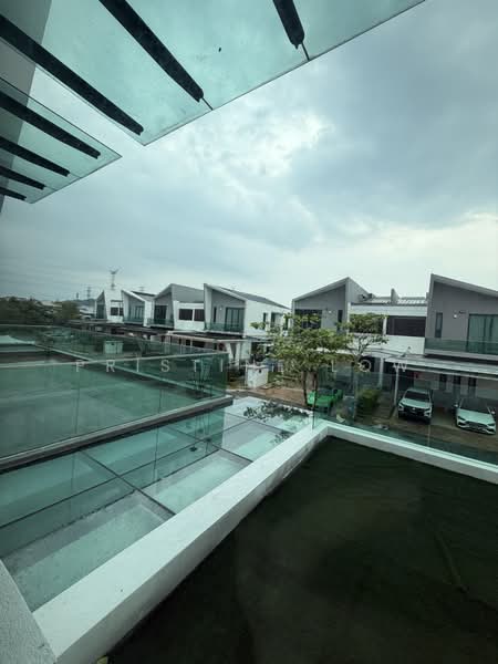 Rumah Berkembar untuk Disewa di Taman Equine (Seri Kembangan) - Pristine Low - Exterior - PropertyGuru.com.my