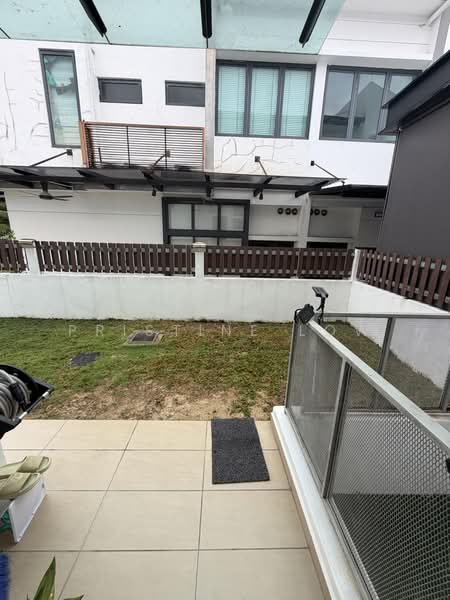 Rumah Berkembar untuk Disewa di Taman Equine (Seri Kembangan) - Pristine Low - Exterior - PropertyGuru.com.my