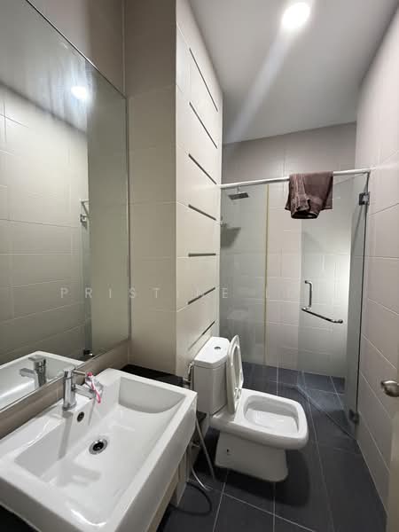 Rumah Berkembar untuk Disewa di Taman Equine (Seri Kembangan) - Pristine Low - Bathroom - PropertyGuru.com.my