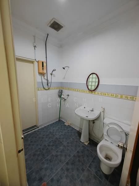2-storey Terraced House for Rent in Permas Jaya (Johor Bahru) - SIEW CHIN CHANG - Bathroom - PropertyGuru.com.my