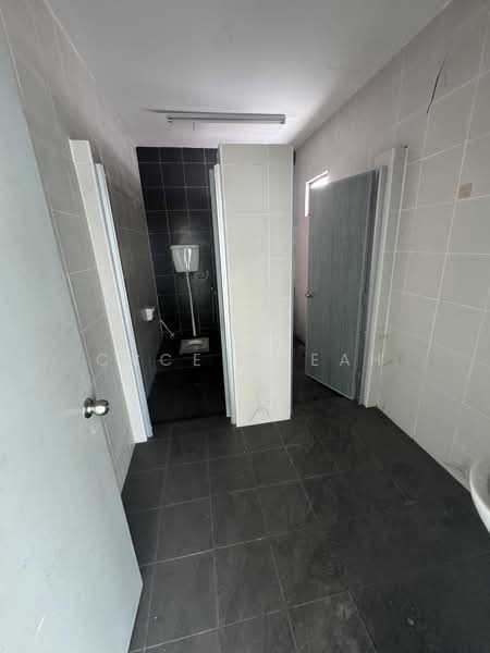 Kilang untuk Disewa di Indahpura Industrial Park (Kulai) - Cace Cheah - Bathroom - PropertyGuru.com.my