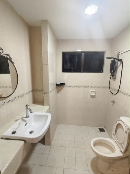 Kondominium untuk Disewa di Pelangi Utama - Ivan Lum - Bathroom - PropertyGuru.com.my