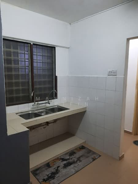 Pangsapuri untuk Dijual di Aman Putra Apartment - Masnizah Arifin - Kitchen - PropertyGuru.com.my