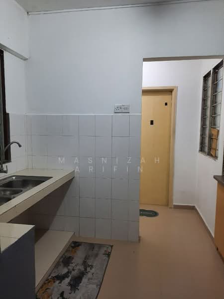 Pangsapuri untuk Dijual di Aman Putra Apartment - Masnizah Arifin - Kitchen - PropertyGuru.com.my