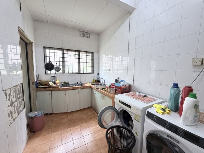 2-storey Terraced House for Sale in Bukit Jelutong (Shah Alam) - Joseph Chan - Kitchen - PropertyGuru.com.my