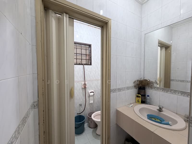 2-storey Terraced House for Sale in Bukit Jelutong (Shah Alam) - Joseph Chan - Bathroom - PropertyGuru.com.my