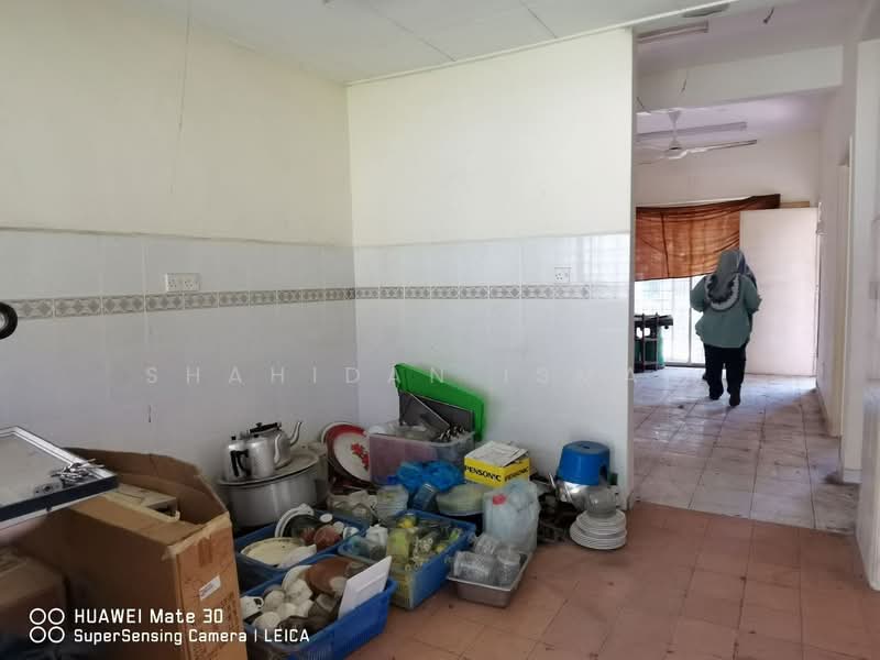 1.5-storey Terraced House for Sale in Beranang (Selangor) - Shahidan Ismail - Kitchen - PropertyGuru.com.my