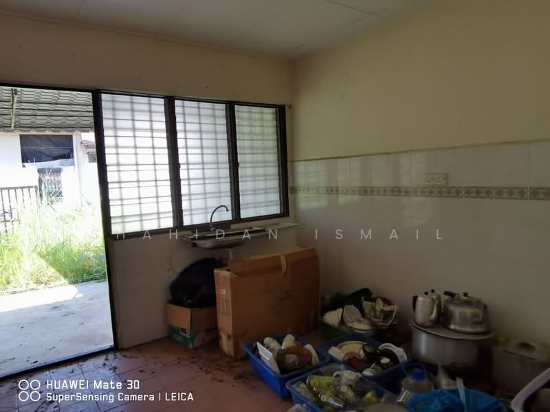 1.5-storey Terraced House for Sale in Beranang (Selangor) - Shahidan Ismail - Kitchen - PropertyGuru.com.my