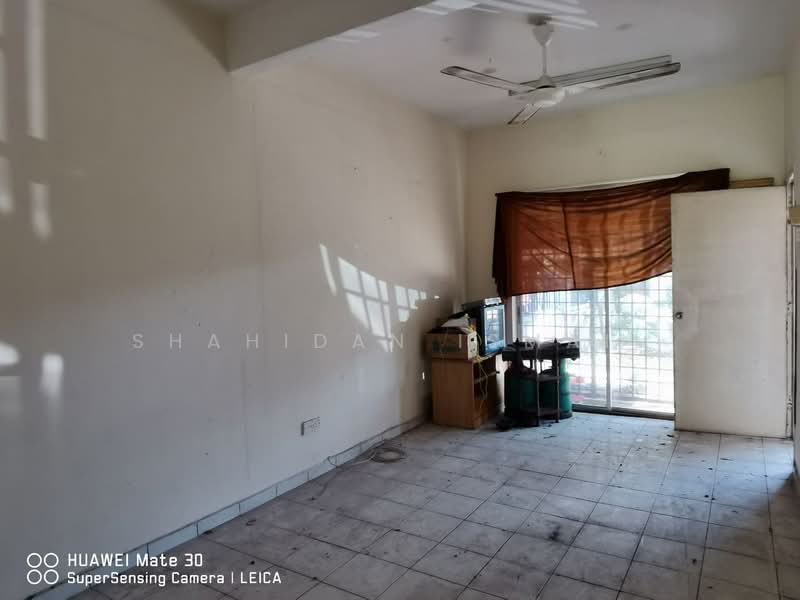 1.5-storey Terraced House for Sale in Beranang (Selangor) - Shahidan Ismail - Living Room - PropertyGuru.com.my