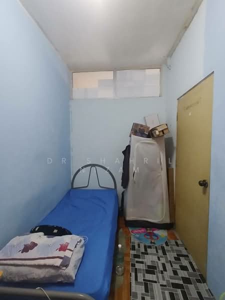Rumah Flat untuk Disewa di Rumah Pangsa Nilam Sari - Dr Shahril Nizam - Bedroom - PropertyGuru.com.my
