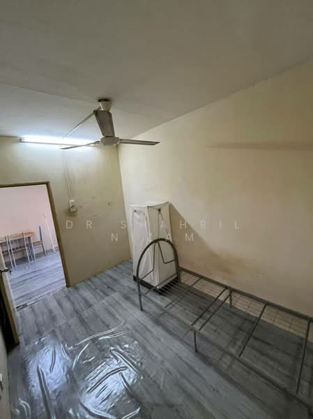 Rumah Flat untuk Disewa di Rumah Pangsa Nilam Sari - Dr Shahril Nizam - Bedroom - PropertyGuru.com.my
