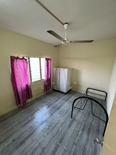 Rumah Flat untuk Disewa di Rumah Pangsa Nilam Sari - Dr Shahril Nizam - Bedroom - PropertyGuru.com.my
