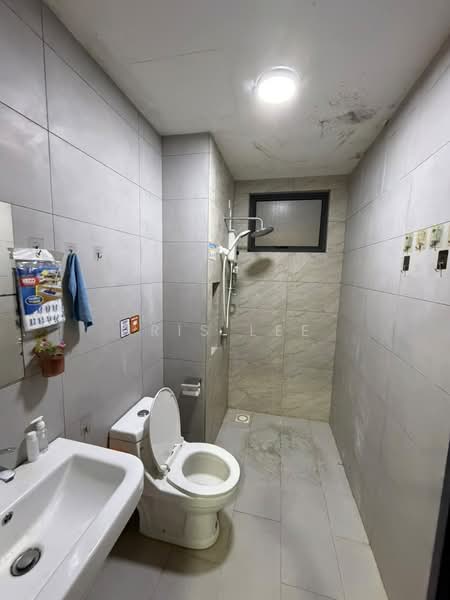 Kondominium untuk Disewa di The Holmes 2 - Iris Lee - Bathroom - PropertyGuru.com.my