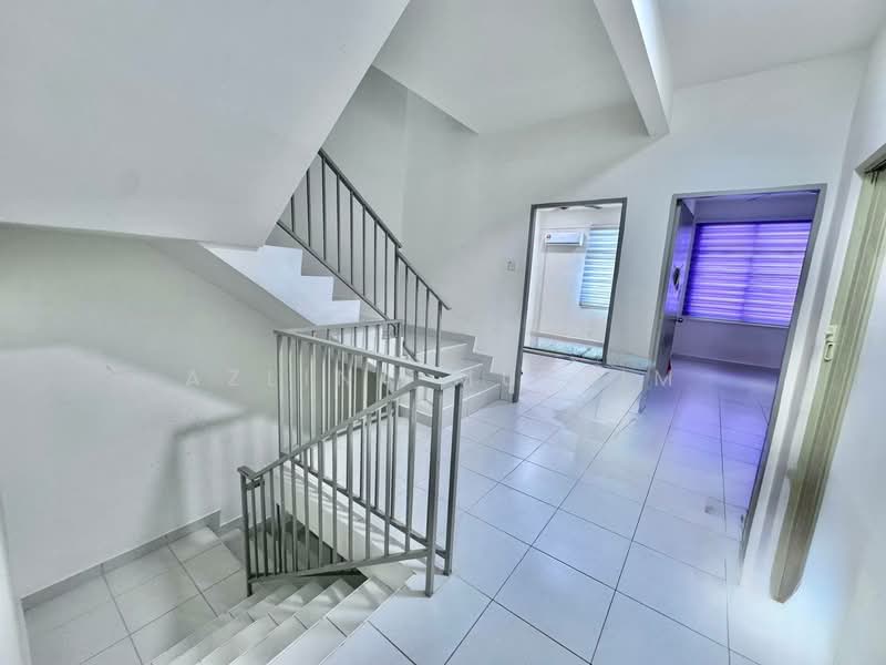 2.5-storey Terraced House for Sale in Skudai (Johor) - Azlina Muslim - Corridor - PropertyGuru.com.my