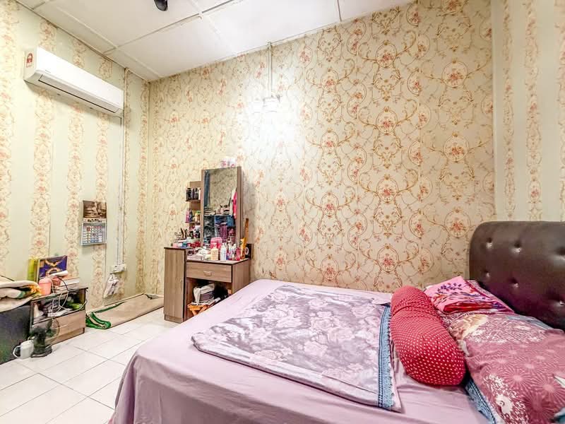 Semi-Detached House for Sale in Dengkil (Selangor) - Izzat Zamros - Bedroom - PropertyGuru.com.my