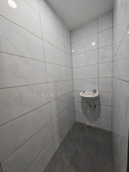 Shop / Office for Rent in Bay Avenue (Bayan Lepas) - Zane Tam - Bathroom - PropertyGuru.com.my