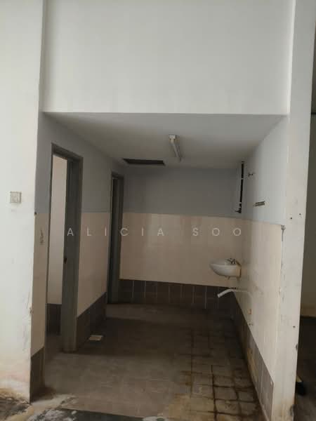 Shop for Rent in Kota Kemuning (Shah Alam) - Alicia Soo - Bathroom - PropertyGuru.com.my