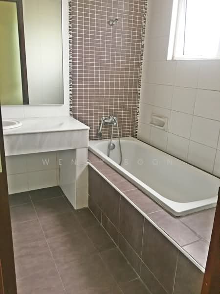 Kondominium untuk Dijual di Puteri Palma Condominiums - Wendy Boon - Bathroom - PropertyGuru.com.my