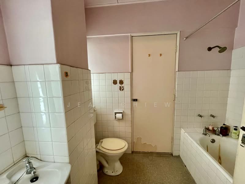 Bungalow House for Sale in Damansara Heights (Kuala Lumpur) - Jean Chiew - Bathroom - PropertyGuru.com.my