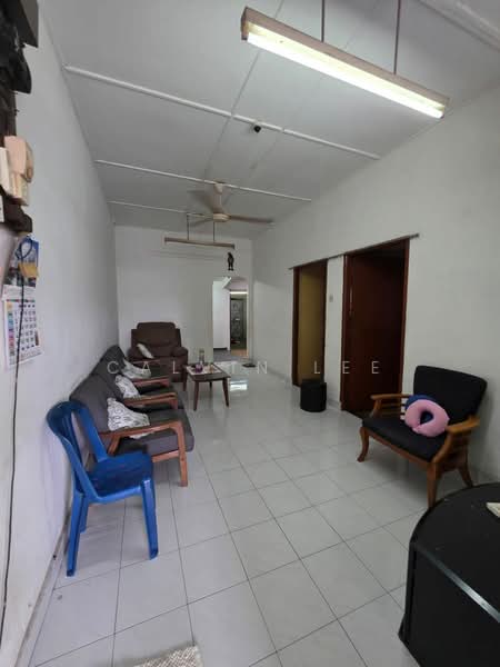 Rumah Teres 1 Tingkat untuk Dijual di Taman Century (Johor Bahru) - Calvin Lee - Living Room - PropertyGuru.com.my