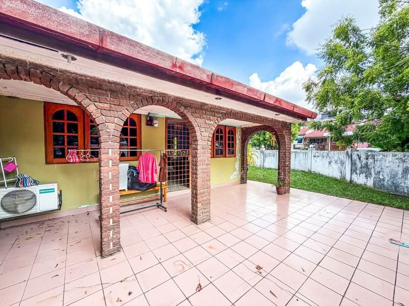 1-storey Terraced House for Sale in Taman Lucky (Bangsar) - Izzat Zamros - Exterior - PropertyGuru.com.my