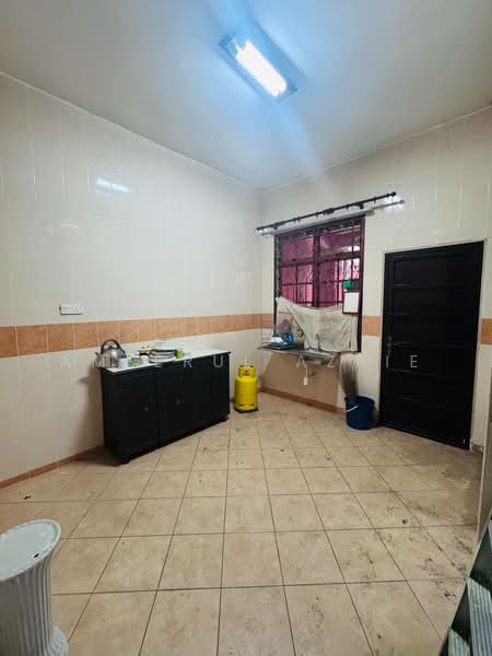 2-storey Terraced House for Sale in Taman Damansara Aliff (Tampoi) - Ameerul Azrie - Kitchen - PropertyGuru.com.my