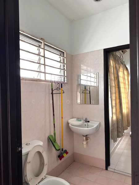 2-storey Terraced House for Sale in TAMAN PUCHONG UTAMA (Puchong) - Carlos Ng - Bathroom - PropertyGuru.com.my