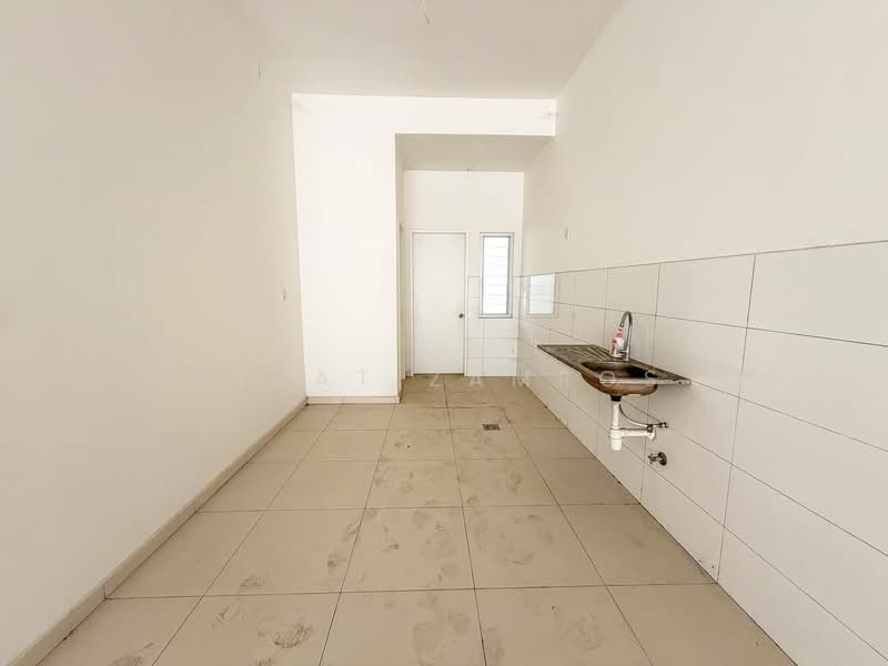 2-storey Terraced House for Sale in Bandar Gamuda Gardens (Rawang) - Izzat Zamros - Kitchen - PropertyGuru.com.my