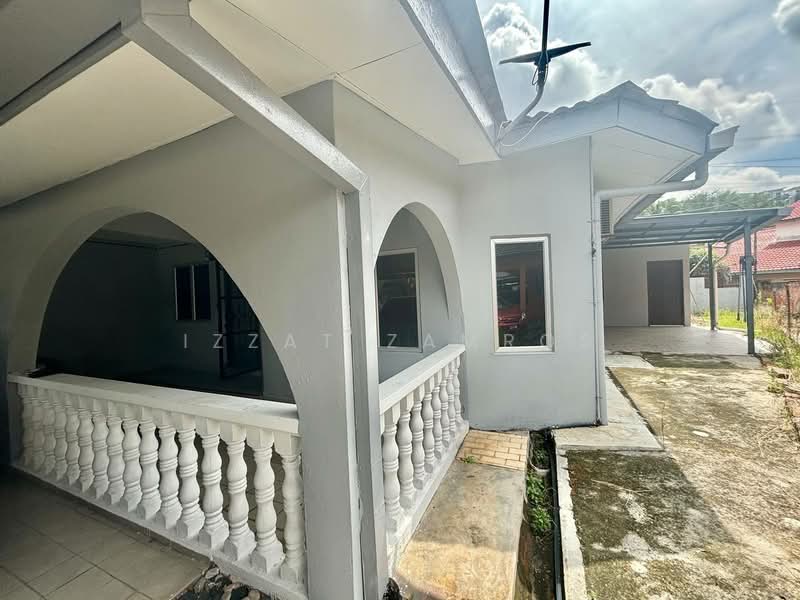 Rumah Teres 1.5 Tingkat untuk Dijual di Taman Alam Megah (Shah Alam) - Izzat Zamros - Exterior - PropertyGuru.com.my