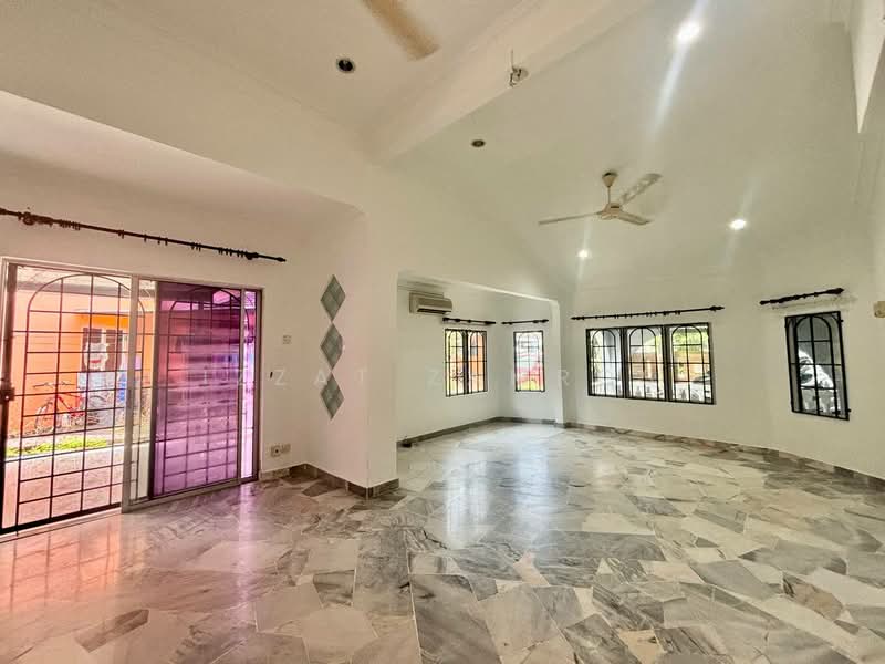 Rumah Teres 1.5 Tingkat untuk Dijual di Taman Alam Megah (Shah Alam) - Izzat Zamros - Living Room - PropertyGuru.com.my