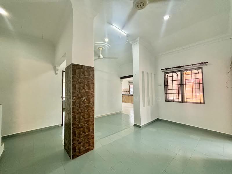 Rumah Teres 1.5 Tingkat untuk Dijual di Taman Alam Megah (Shah Alam) - Izzat Zamros - Living Room - PropertyGuru.com.my