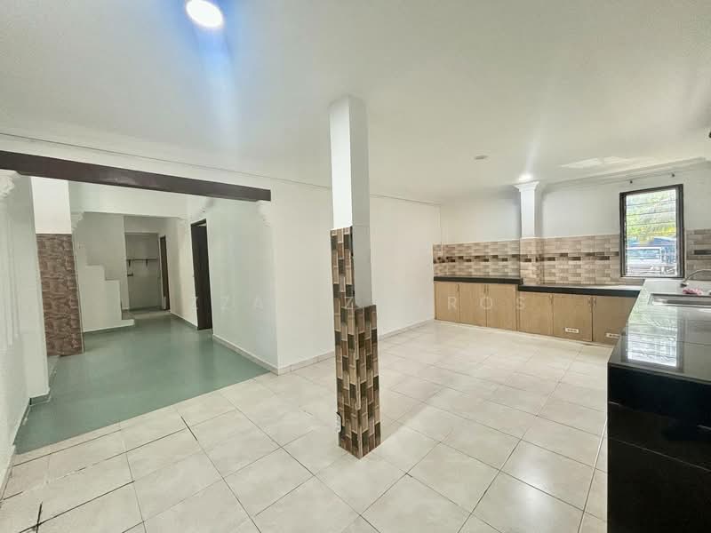 Rumah Teres 1.5 Tingkat untuk Dijual di Taman Alam Megah (Shah Alam) - Izzat Zamros - Kitchen - PropertyGuru.com.my