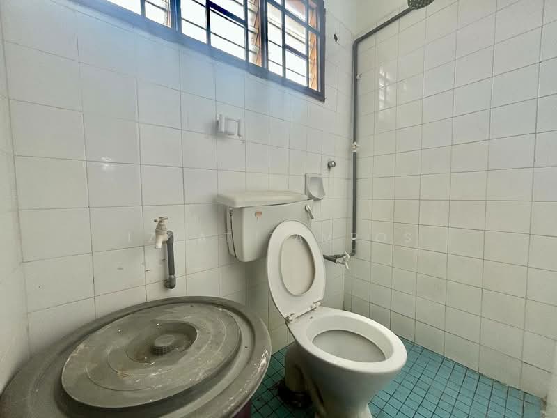 Rumah Teres 1.5 Tingkat untuk Dijual di Taman Alam Megah (Shah Alam) - Izzat Zamros - Bathroom - PropertyGuru.com.my