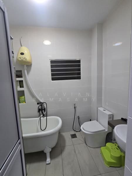 Rumah Teres untuk Dijual di Bandar Puteri Klang (Klang) - Alavian Ramasamy - Bathroom - PropertyGuru.com.my
