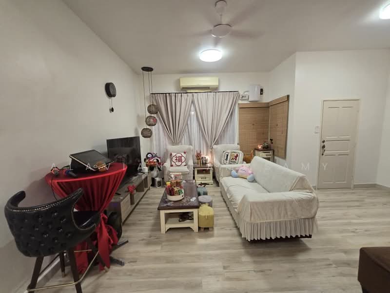 Rumah Teres untuk Dijual di Bandar Puteri Klang (Klang) - Alavian Ramasamy - Living Room - PropertyGuru.com.my