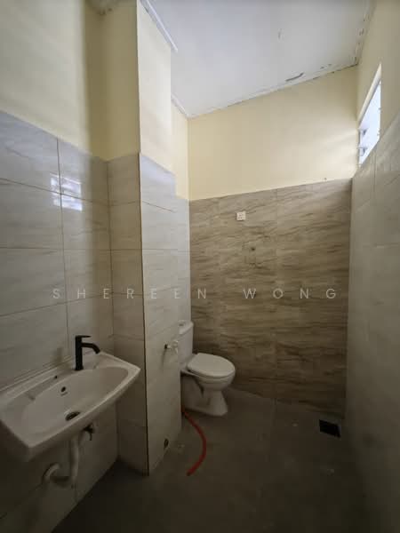 2-storey Terraced House for Rent in Taman Perling (Perling) - Shereen Wong - Bathroom - PropertyGuru.com.my