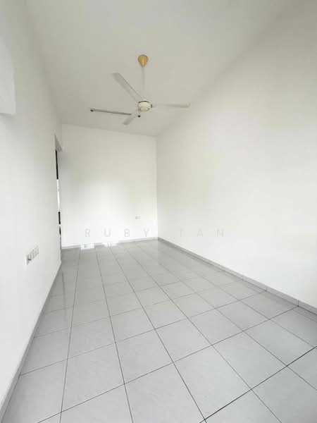 1-storey Terraced House for Sale in Bandar Indahpura (Kulai) - Ruby Tan - Living Room - PropertyGuru.com.my