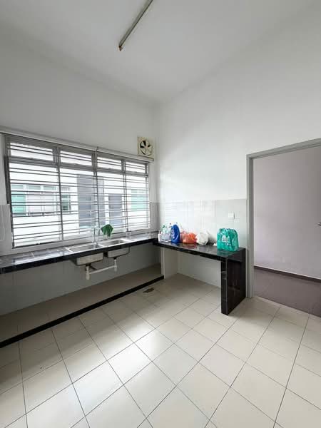 1-storey Terraced House for Sale in Bandar Indahpura (Kulai) - Ruby Tan - Kitchen - PropertyGuru.com.my