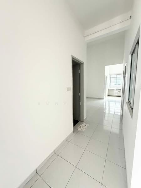 1-storey Terraced House for Sale in Bandar Indahpura (Kulai) - Ruby Tan - Corridor - PropertyGuru.com.my