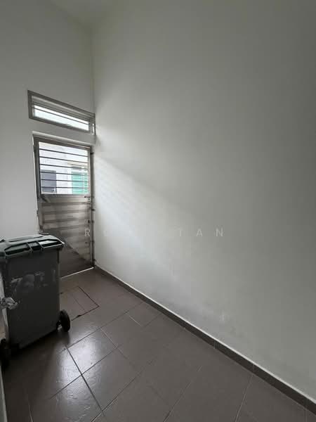1-storey Terraced House for Sale in Bandar Indahpura (Kulai) - Ruby Tan - Entrance - PropertyGuru.com.my