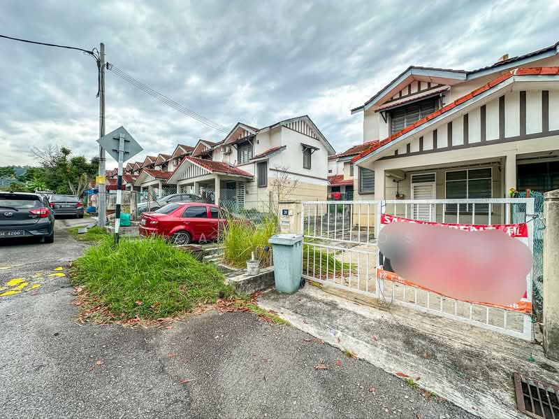 2-storey Terraced House for Sale in Taman Salak Perdana (Dengkil) - Izzat Zamros - Exterior - PropertyGuru.com.my