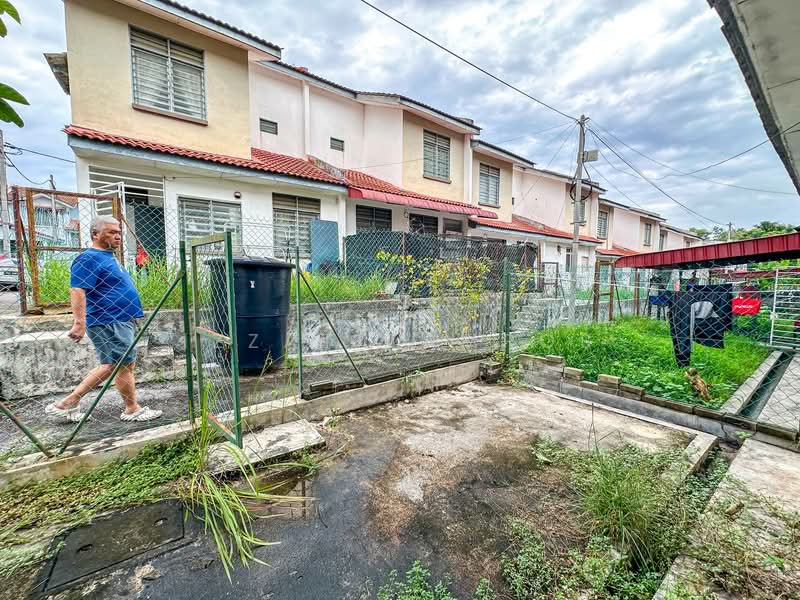 2-storey Terraced House for Sale in Taman Salak Perdana (Dengkil) - Izzat Zamros - Exterior - PropertyGuru.com.my